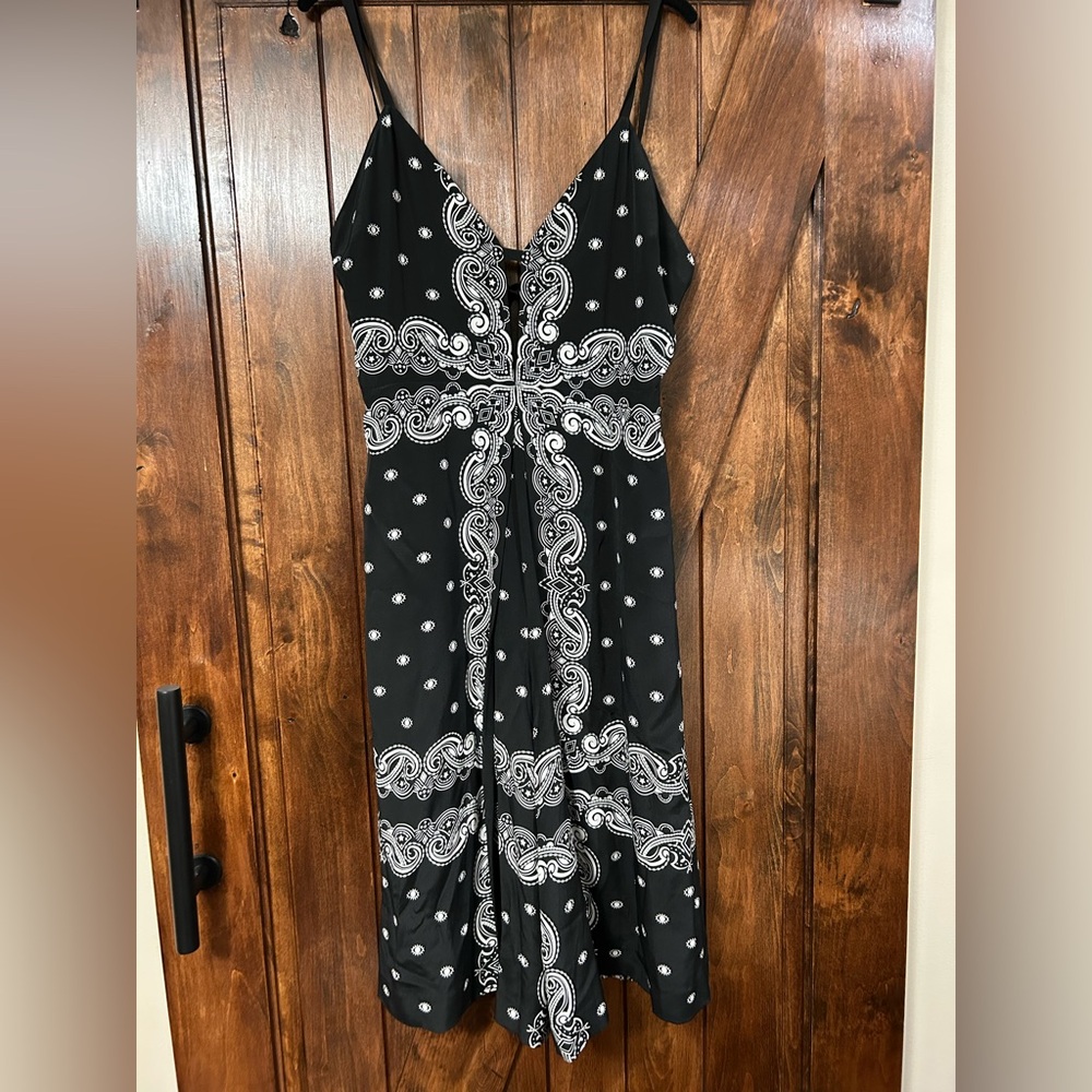 Kendall + Kylie Bandana Jumpsuit. Size: Large - Picture 3 of 6